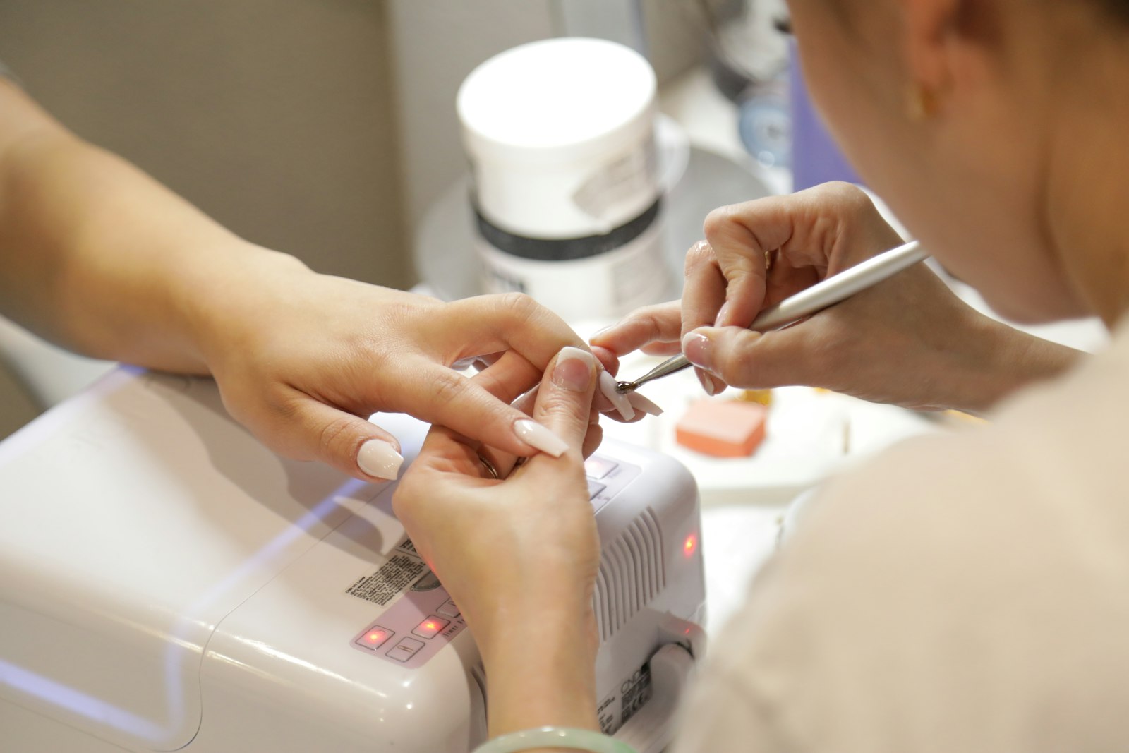 Manicure com verniz gel